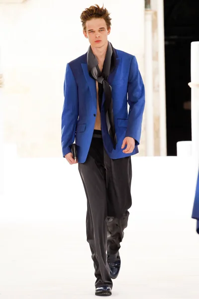 Look 32